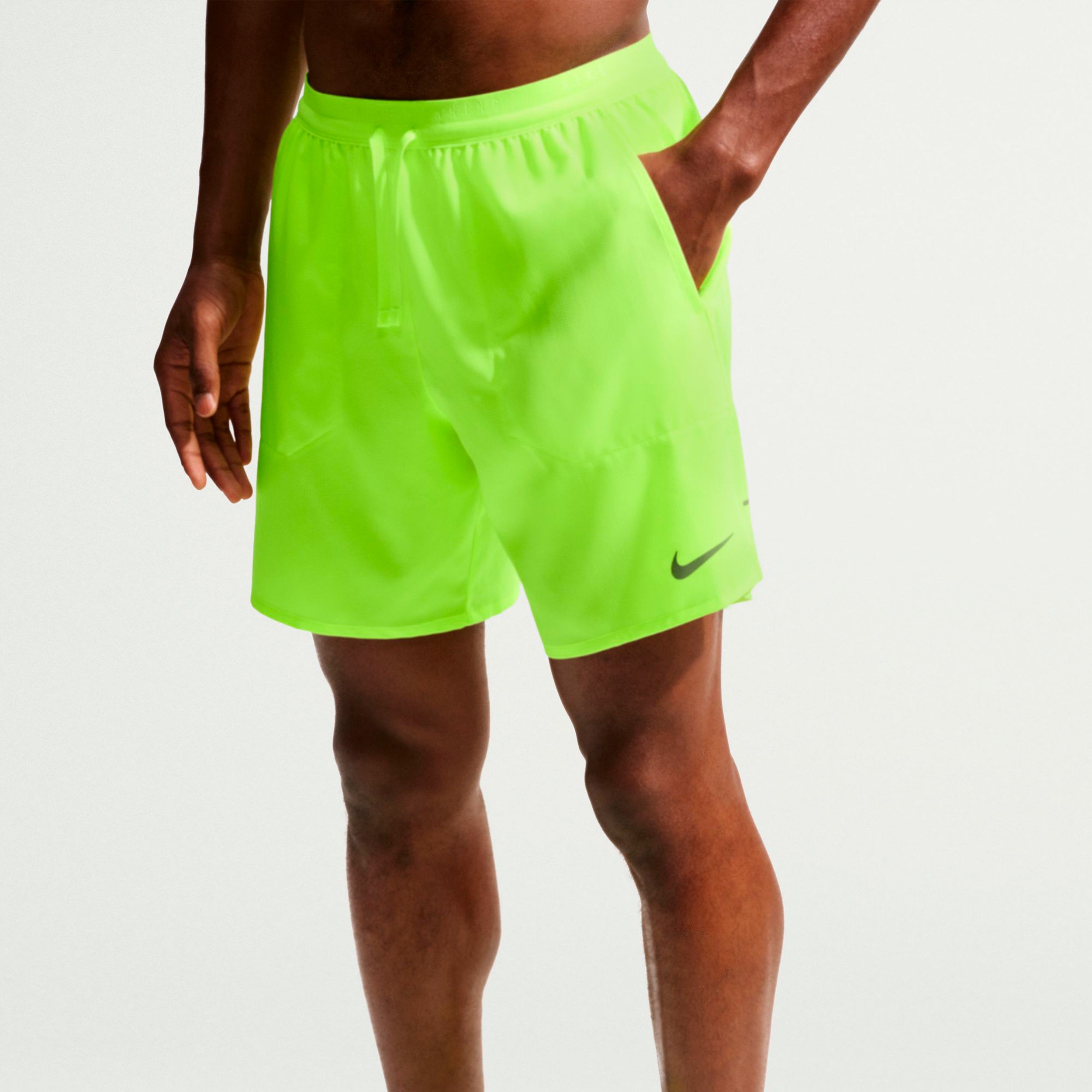 Stride 7in Running shorts Men - neon yellow, silver | Running Point