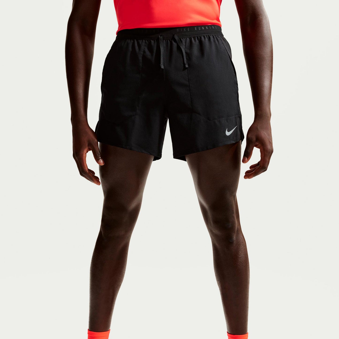 Nike STRIDE 5IN  Laufshorts Herren - schwarz, silber
