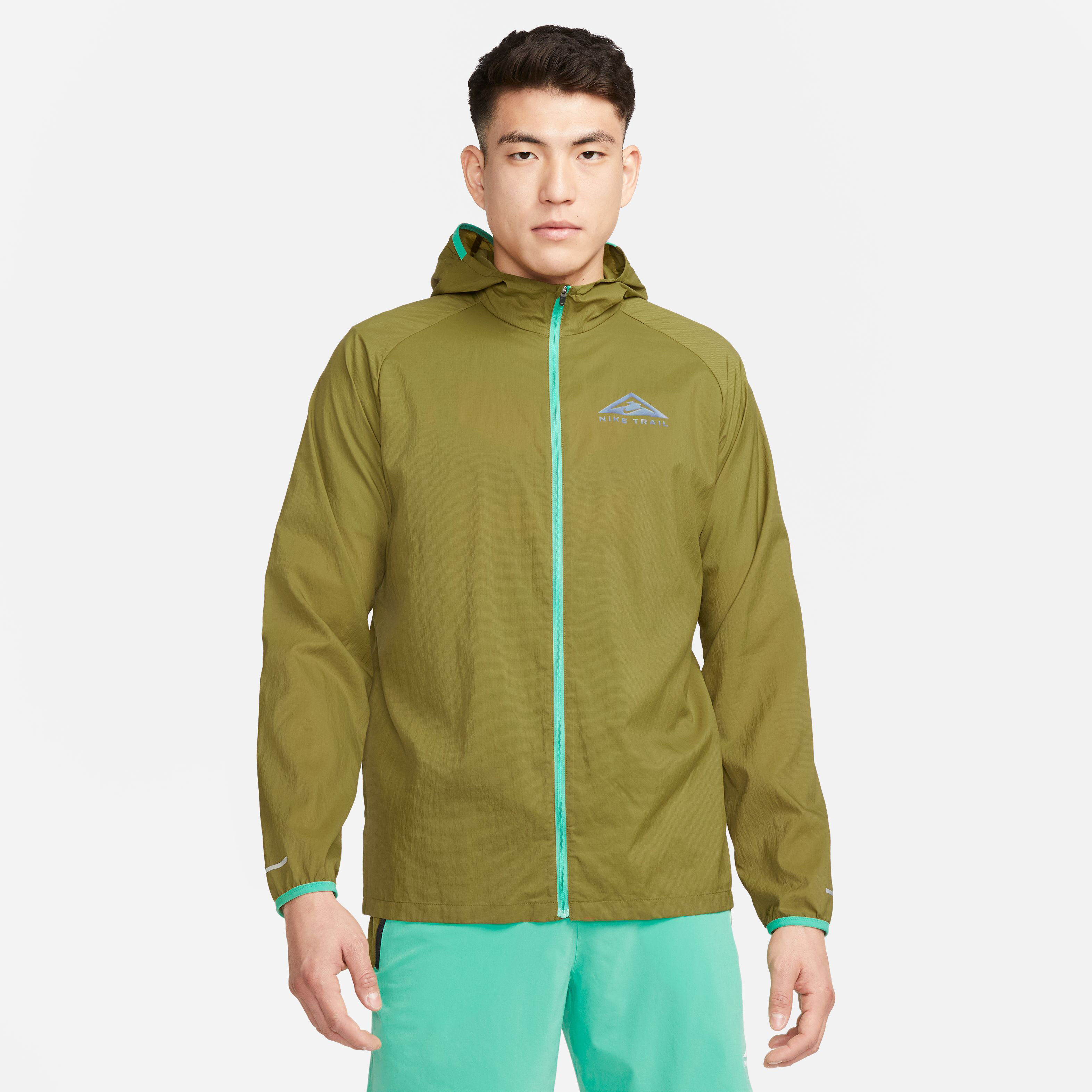 Nike thin running jacket deals