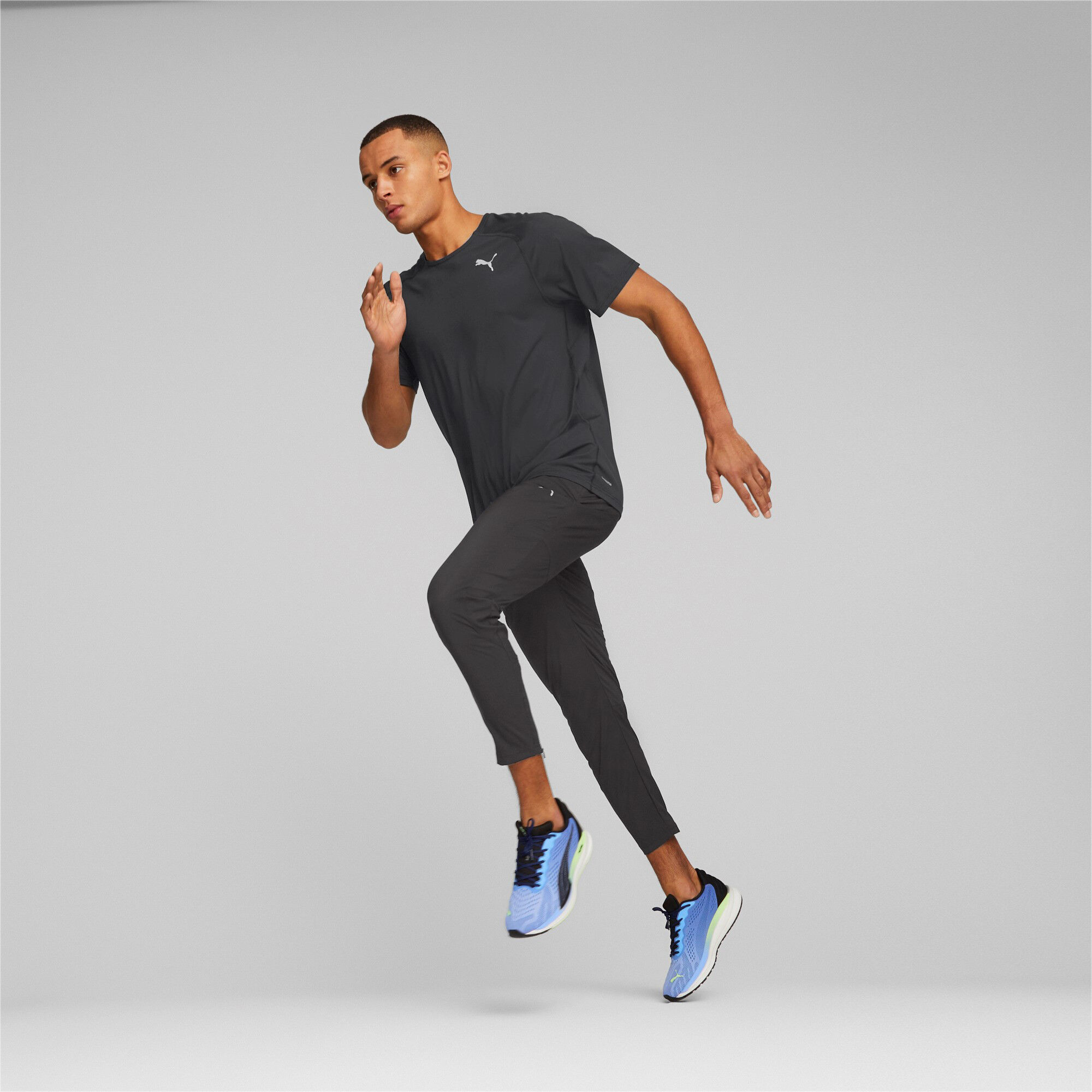 Buy Puma Run Tapered Woven Running Pants Men Black online Running Point COM