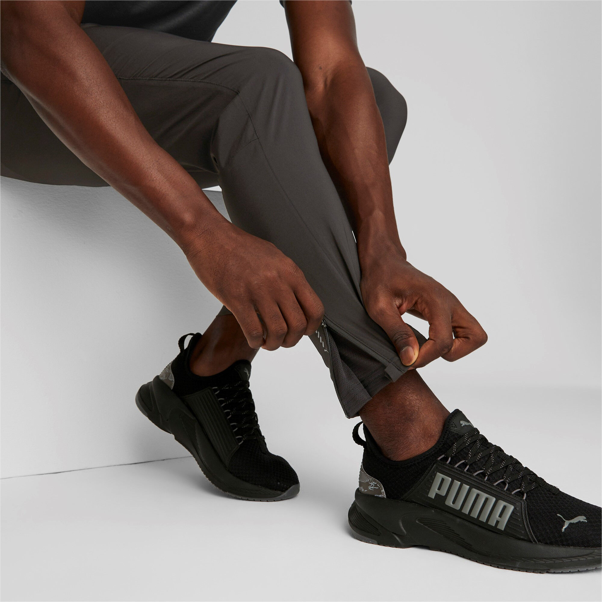 Buy Puma Run Favorite Tapered Running Pants Men Black online Running Point COM