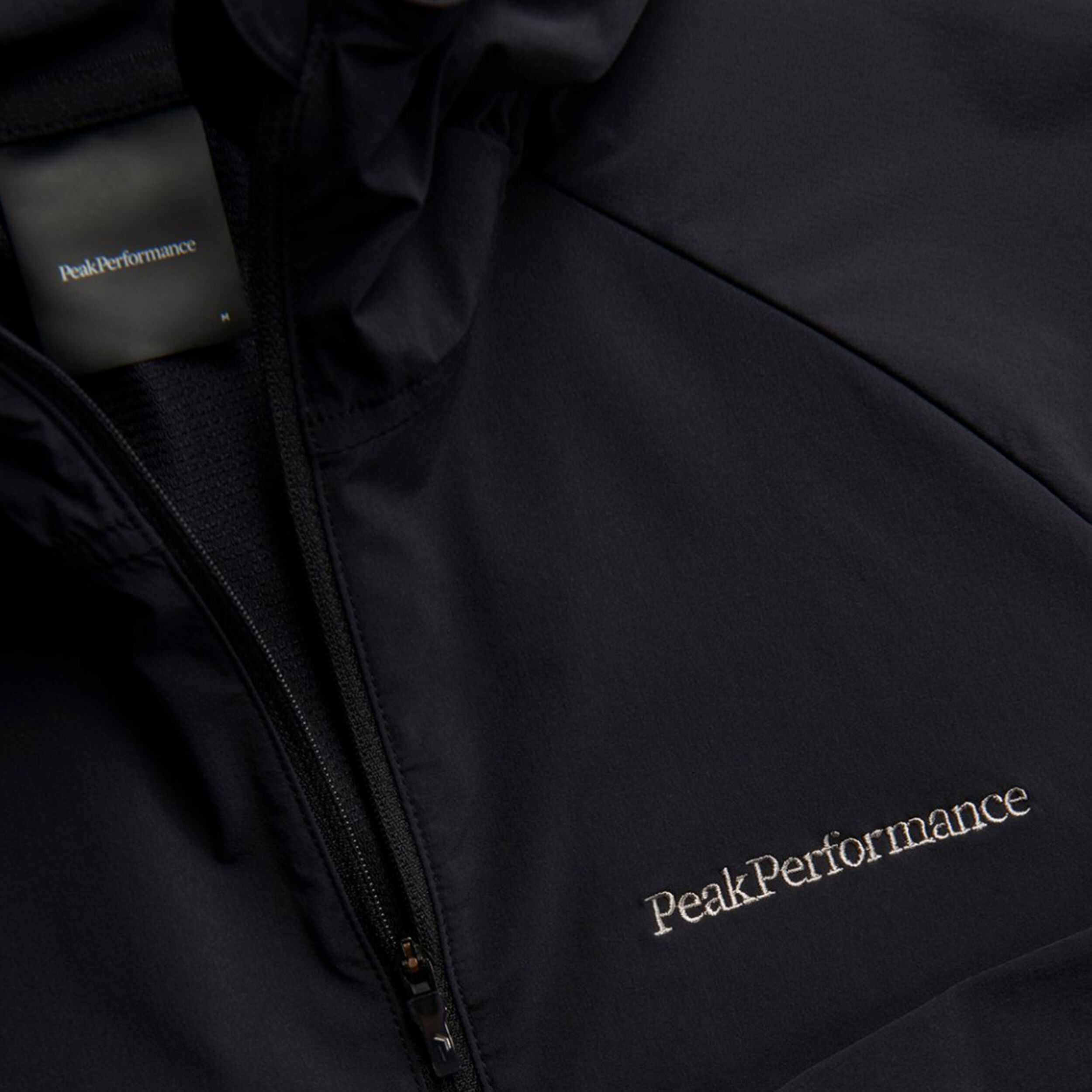 Buy Peak Performance Alum Light Training Jacket Men Black White online Running Point COM