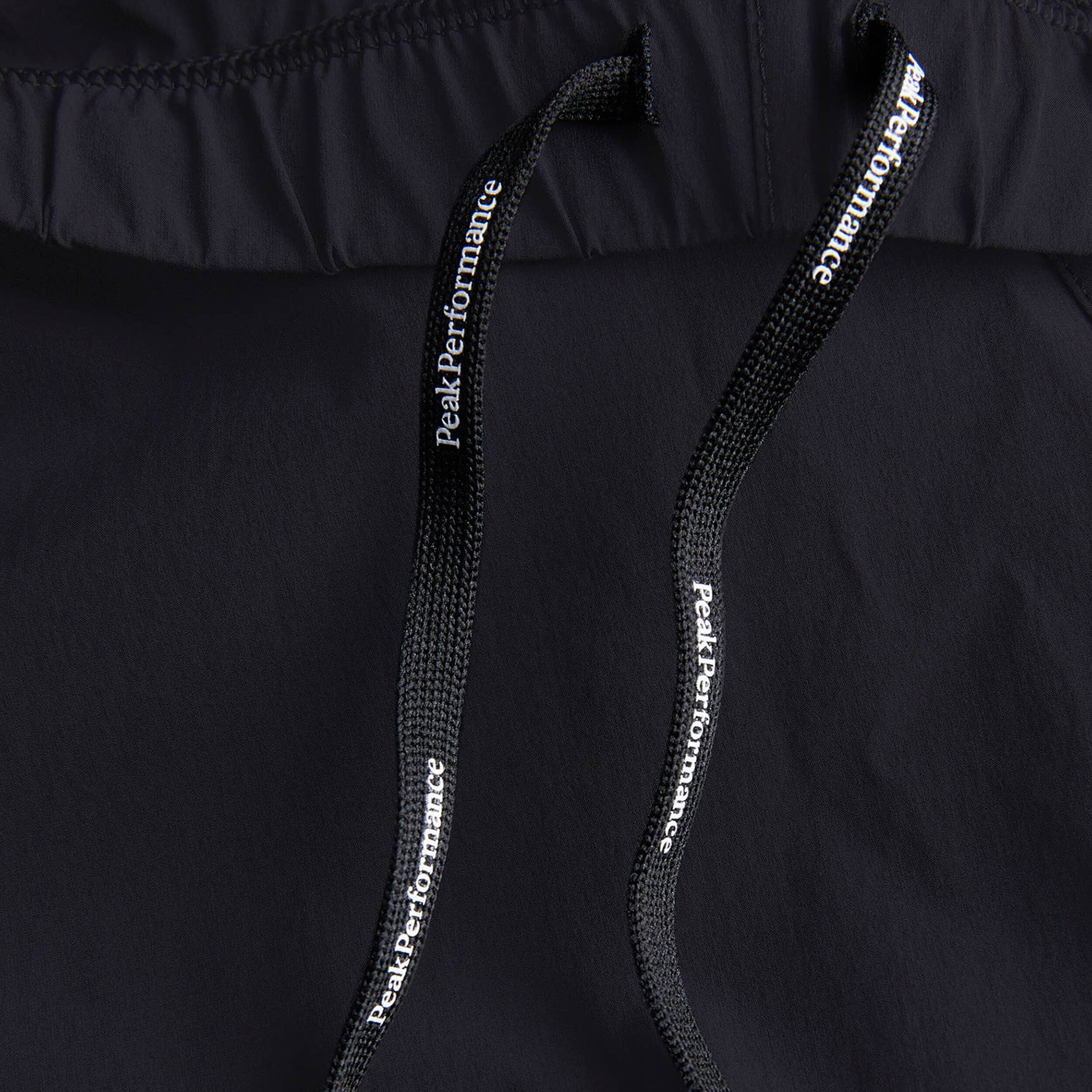Buy Peak Performance Light Woven Shorts Men Black in size 46