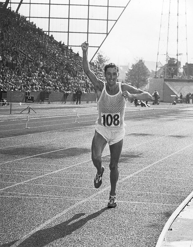 Ron Hill winning Edinburgh Commonwealth Games